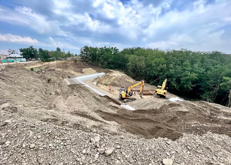 excavatoare de inchiriat neamt
