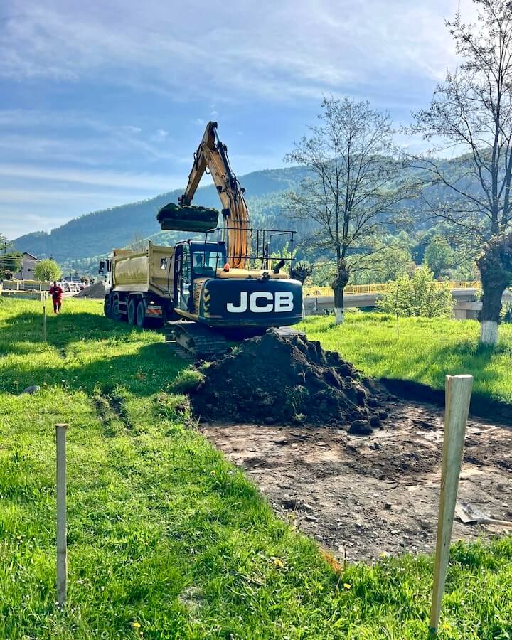 inchirieri excavatoare piatra neamt